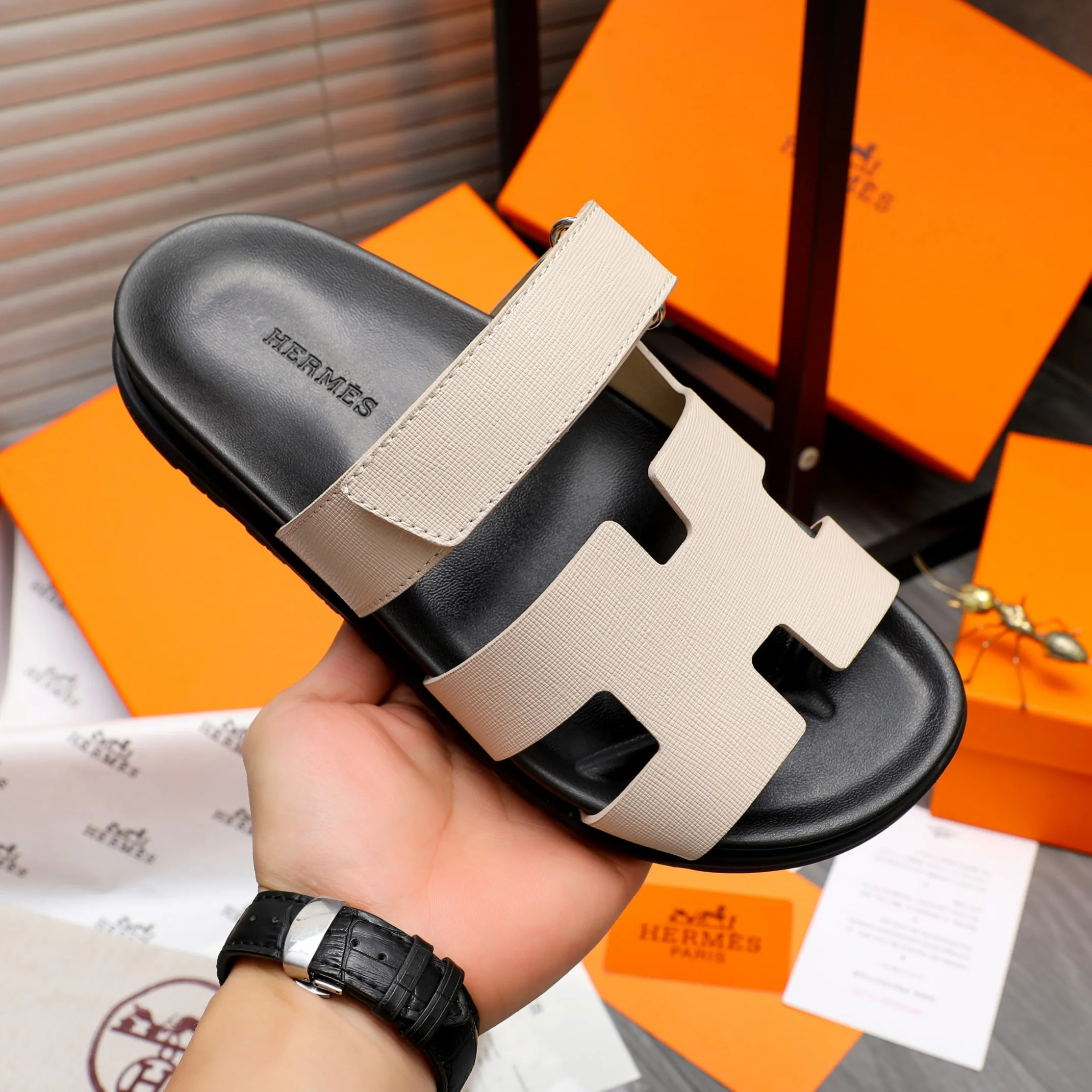 Men's shoes 💰340 Product trademark: Hermes "Hermes" Couple's slippers Regular size: 36-46 Product material: Selected vertical grain cowhide upper, microfiber lining, original outsole